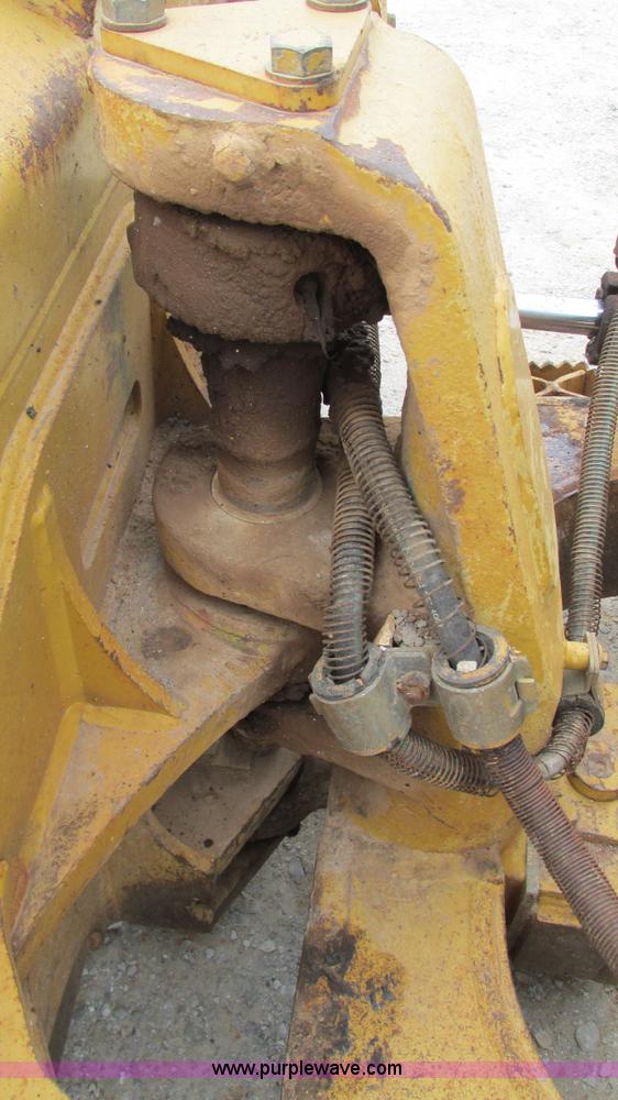 image for item I3168 2004 Caterpillar D5N XL dozer