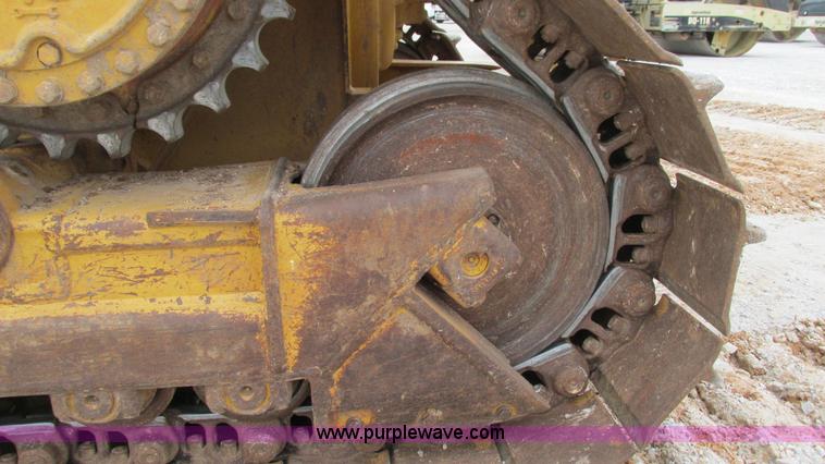 image for item I3168 2004 Caterpillar D5N XL dozer