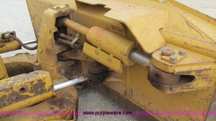 image for item I3168 2004 Caterpillar D5N XL dozer