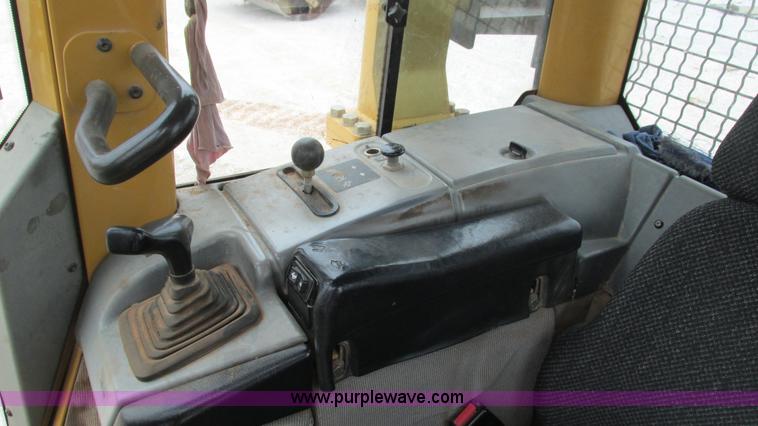 image for item I3168 2004 Caterpillar D5N XL dozer