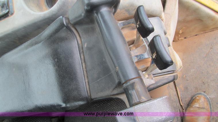 image for item I3168 2004 Caterpillar D5N XL dozer