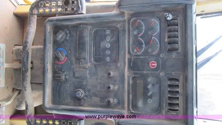 image for item I3168 2004 Caterpillar D5N XL dozer