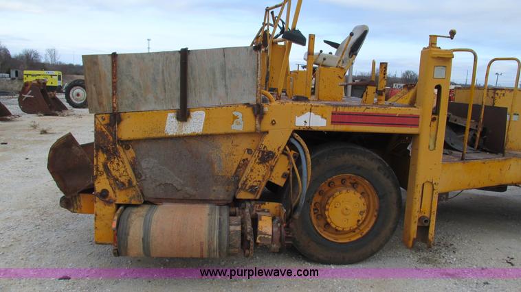 image for item I3169 1989 Blaw-Knox RW-195D road widener