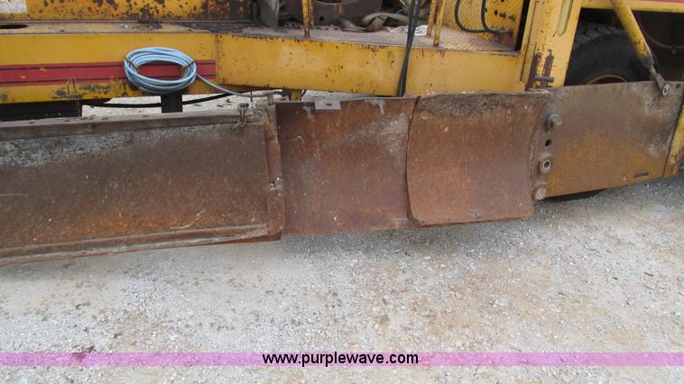 image for item I3169 1989 Blaw-Knox RW-195D road widener