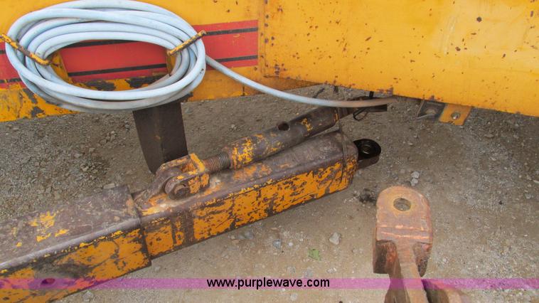 image for item I3169 1989 Blaw-Knox RW-195D road widener