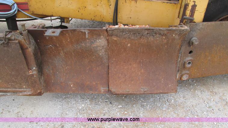 image for item I3169 1989 Blaw-Knox RW-195D road widener