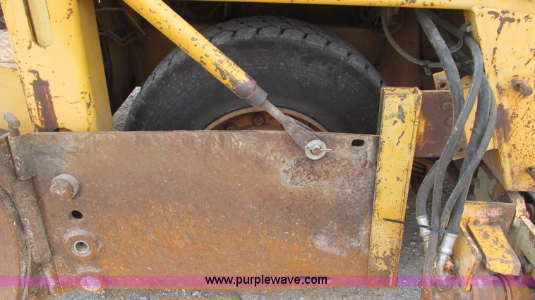 image for item I3169 1989 Blaw-Knox RW-195D road widener