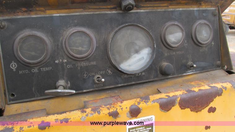 image for item I3169 1989 Blaw-Knox RW-195D road widener