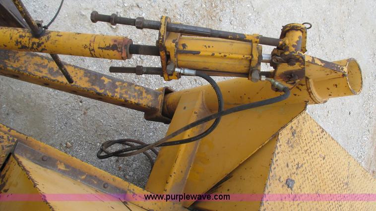 image for item I3169 1989 Blaw-Knox RW-195D road widener