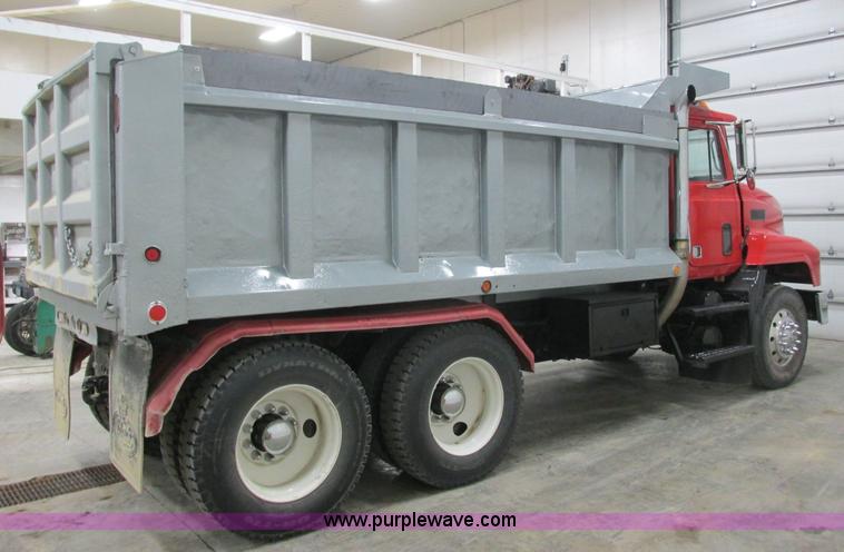 image for item I3818 1990 Mack CH613 dump truck