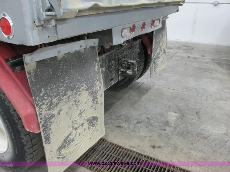 image for item I3818 1990 Mack CH613 dump truck