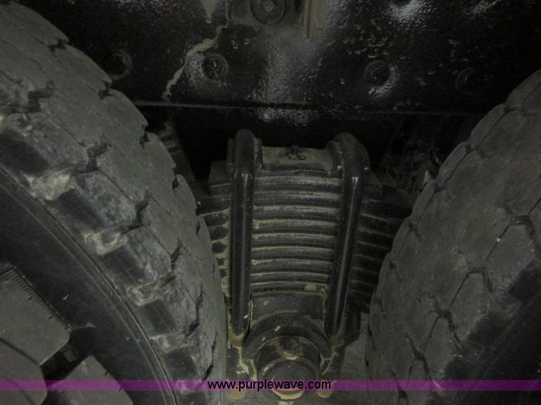 image for item I3818 1990 Mack CH613 dump truck