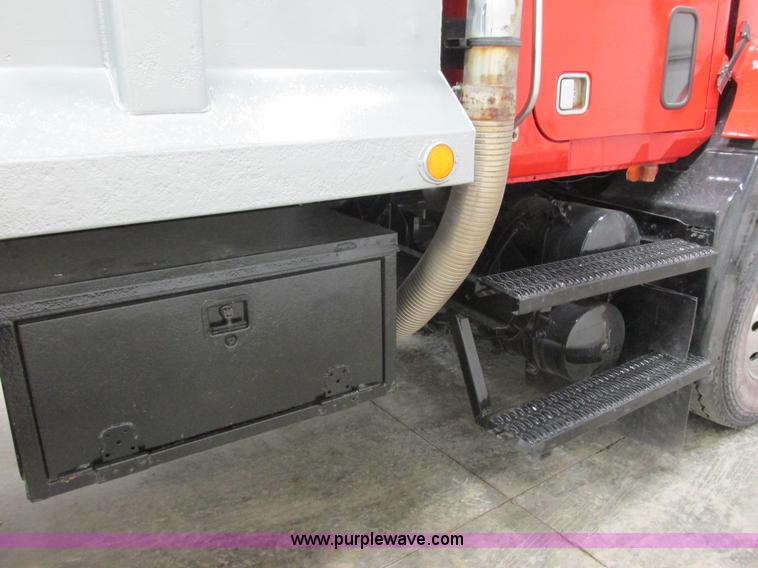 image for item I3818 1990 Mack CH613 dump truck