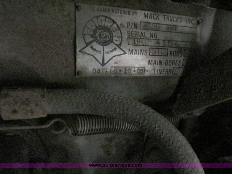 image for item I3818 1990 Mack CH613 dump truck