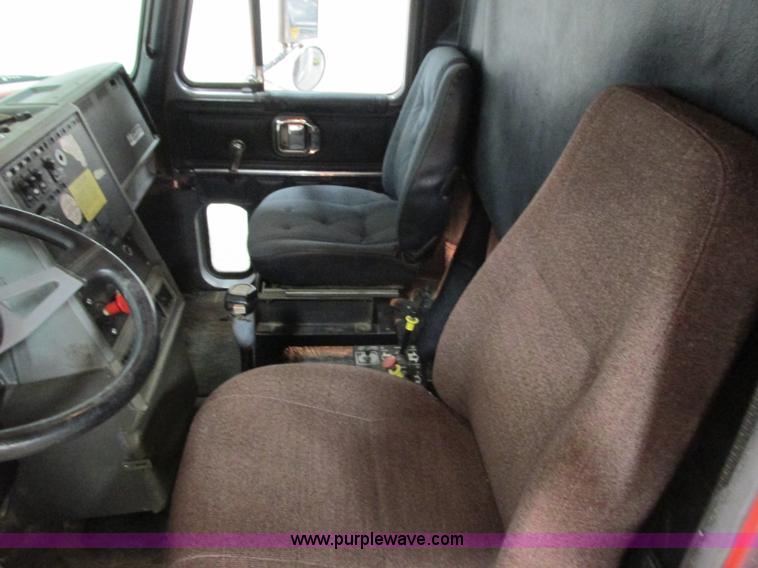 image for item I3818 1990 Mack CH613 dump truck