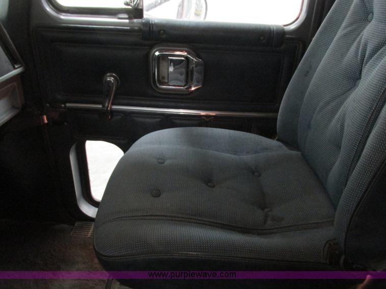 image for item I3818 1990 Mack CH613 dump truck