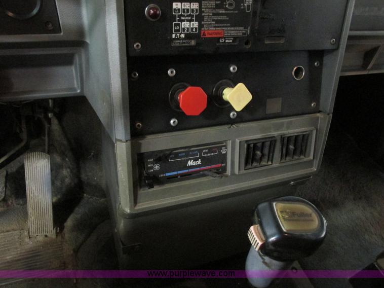 image for item I3818 1990 Mack CH613 dump truck