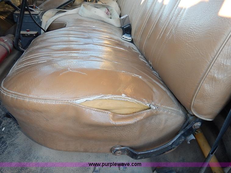 image for item I5235 1993 Ford F700 dump truck