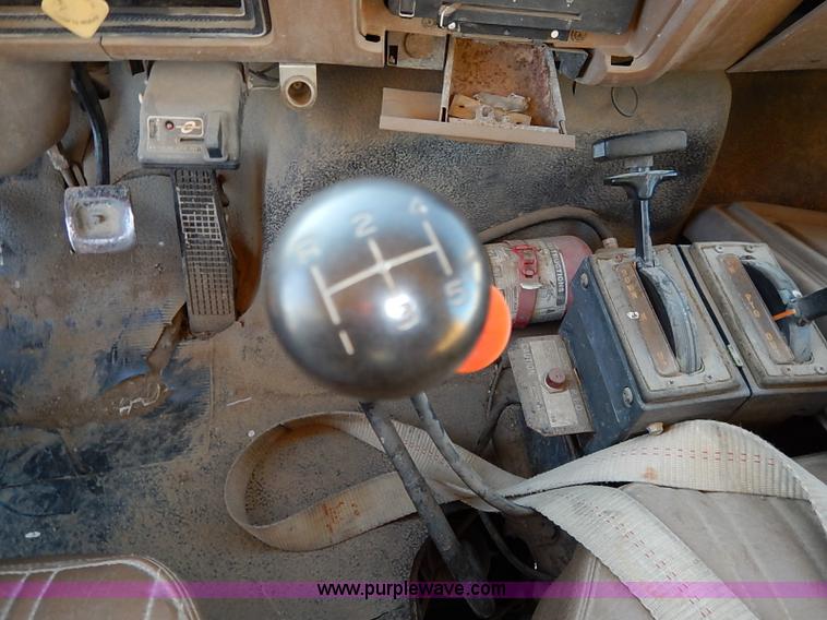 image for item I5235 1993 Ford F700 dump truck