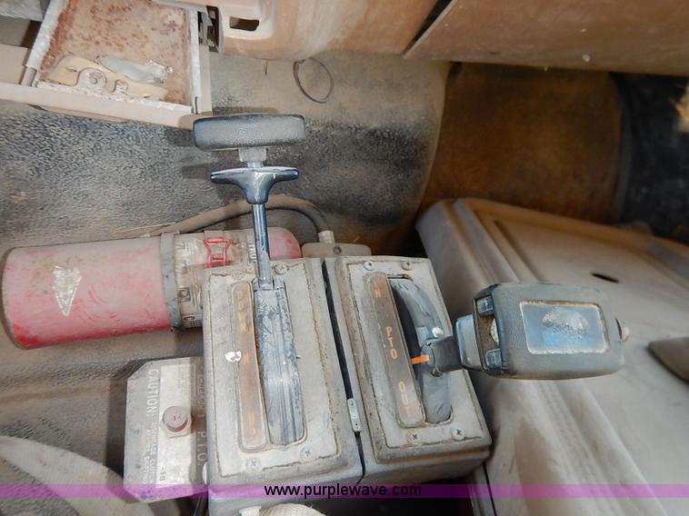 image for item I5235 1993 Ford F700 dump truck