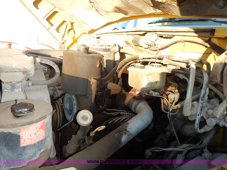 image for item I5235 1993 Ford F700 dump truck