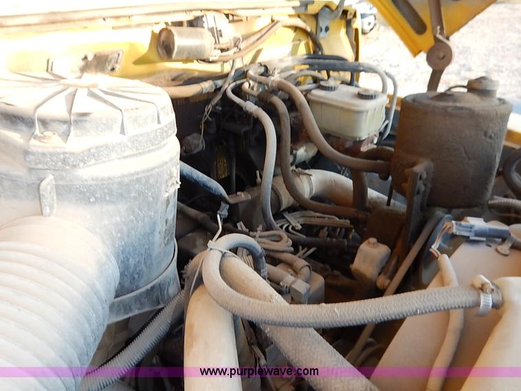 image for item I5235 1993 Ford F700 dump truck