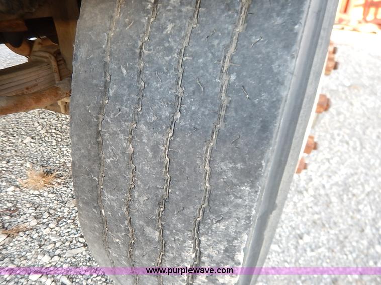 image for item I5235 1993 Ford F700 dump truck