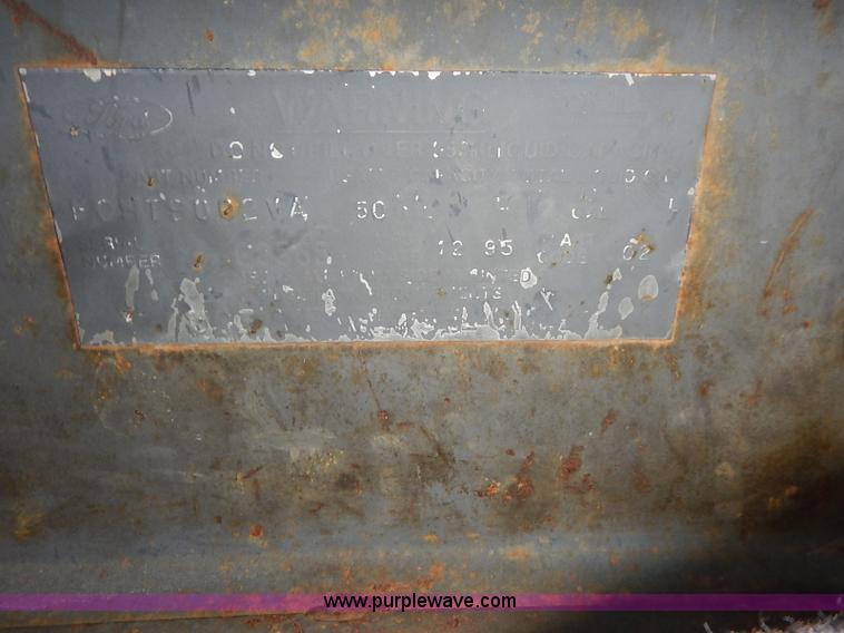 image for item I5235 1993 Ford F700 dump truck