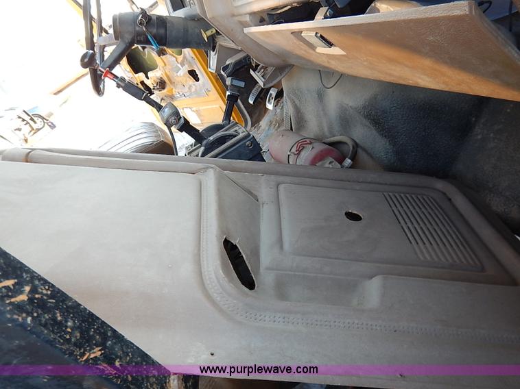 image for item I5235 1993 Ford F700 dump truck