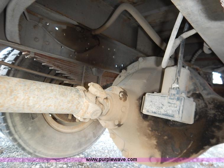 image for item I5235 1993 Ford F700 dump truck