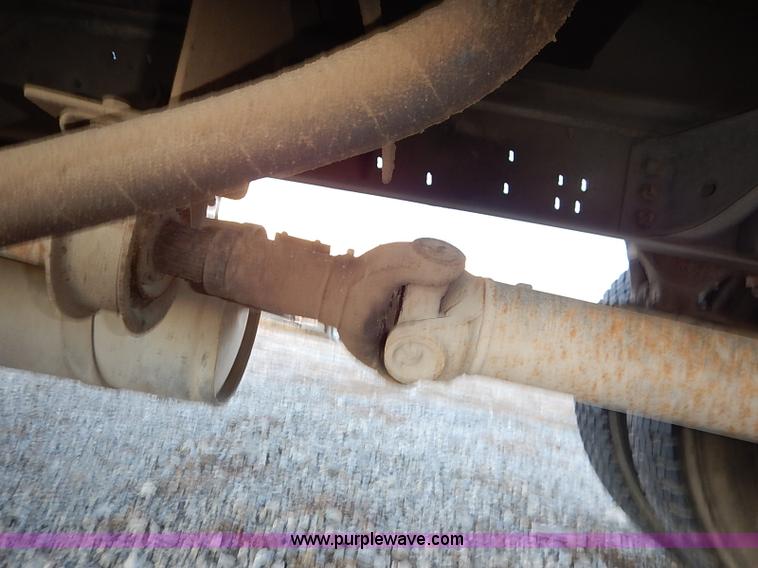 image for item I5235 1993 Ford F700 dump truck