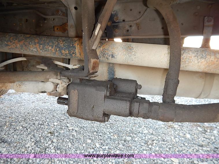 image for item I5235 1993 Ford F700 dump truck