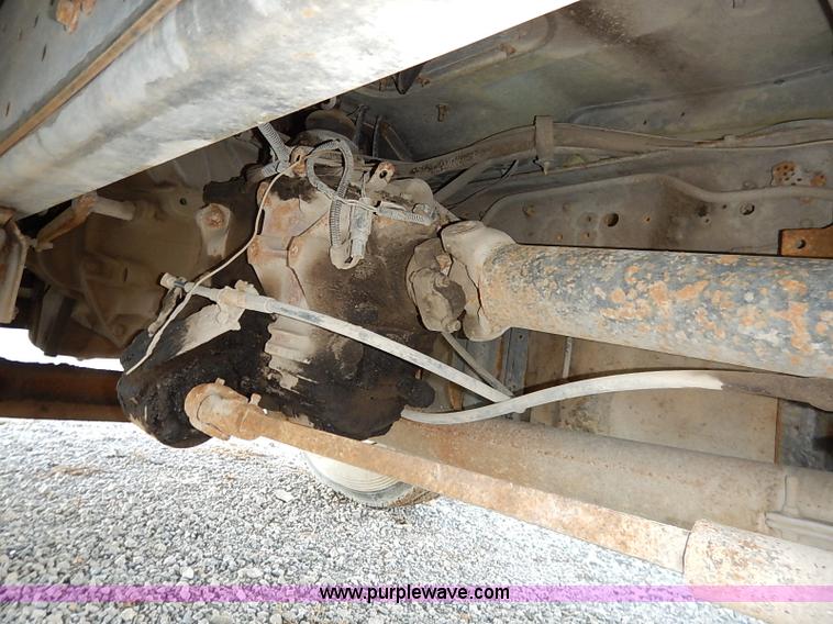 image for item I5235 1993 Ford F700 dump truck