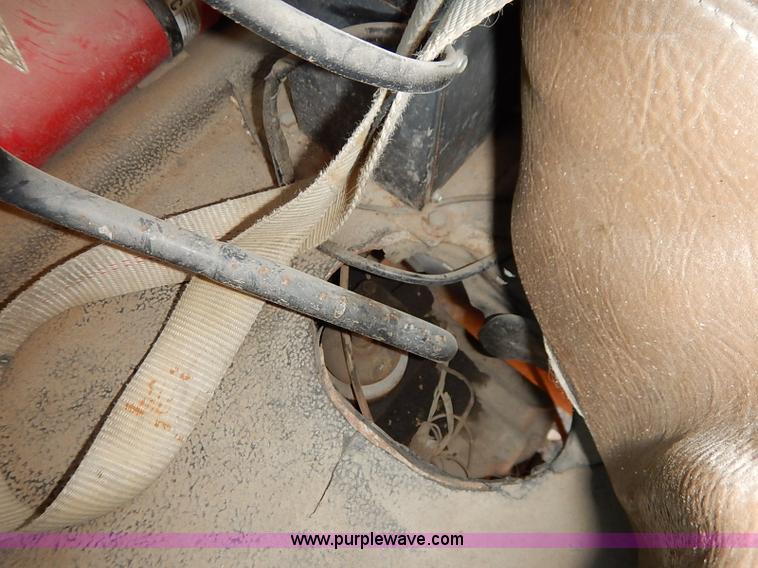 image for item I5235 1993 Ford F700 dump truck