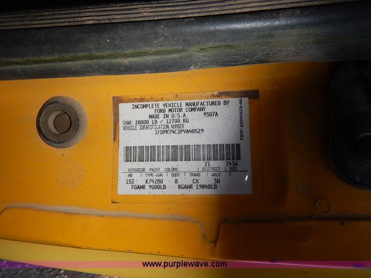 image for item I5235 1993 Ford F700 dump truck