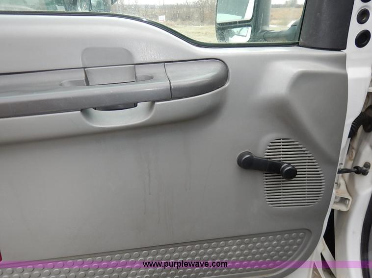 image for item I5242 2002 Ford F550 Super Duty XL bucket truck