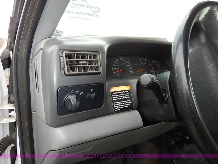 image for item I5242 2002 Ford F550 Super Duty XL bucket truck