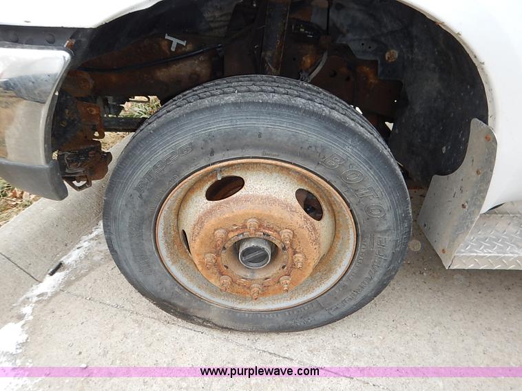 image for item I5242 2002 Ford F550 Super Duty XL bucket truck