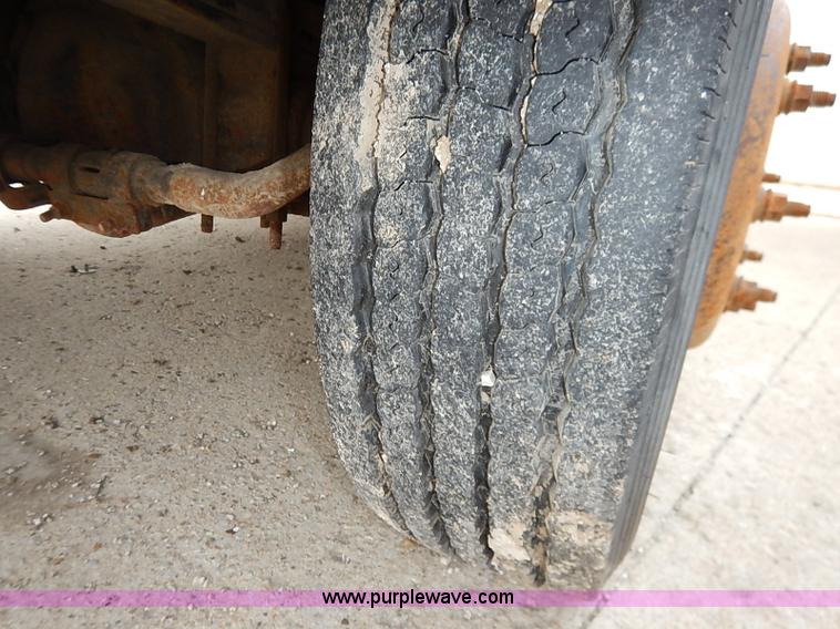 image for item I5242 2002 Ford F550 Super Duty XL bucket truck