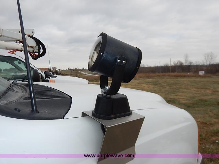 image for item I5242 2002 Ford F550 Super Duty XL bucket truck