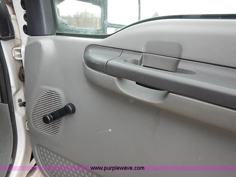 image for item I5242 2002 Ford F550 Super Duty XL bucket truck