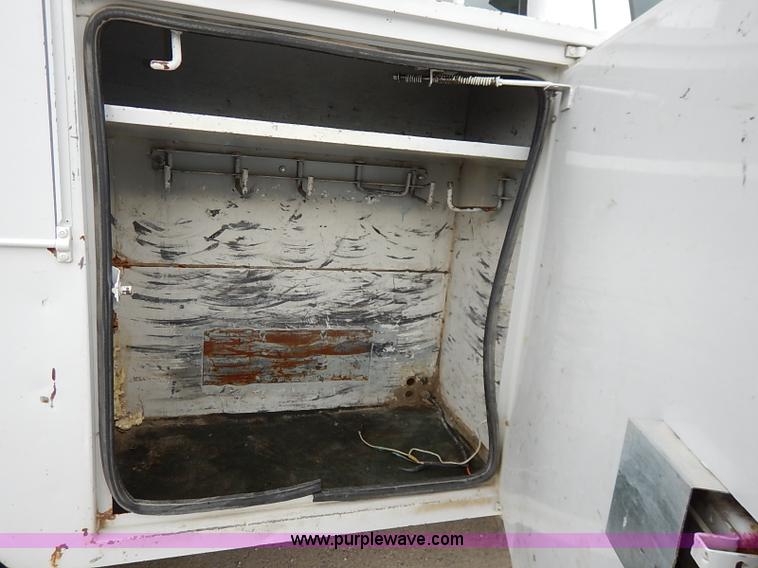 image for item I5242 2002 Ford F550 Super Duty XL bucket truck