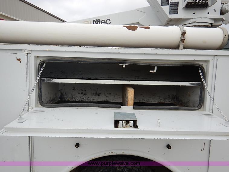 image for item I5242 2002 Ford F550 Super Duty XL bucket truck