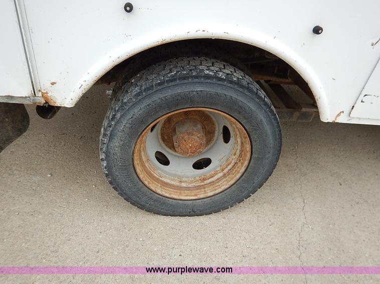 image for item I5242 2002 Ford F550 Super Duty XL bucket truck
