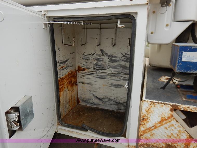 image for item I5242 2002 Ford F550 Super Duty XL bucket truck