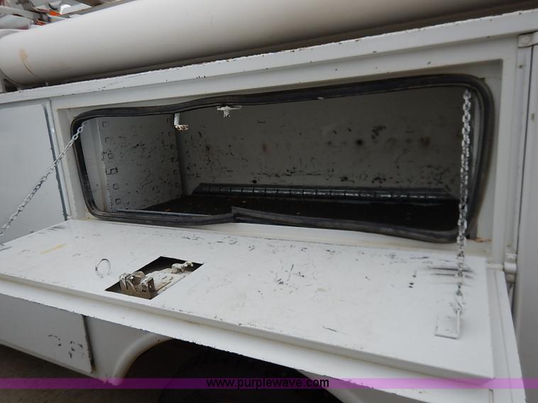 image for item I5242 2002 Ford F550 Super Duty XL bucket truck