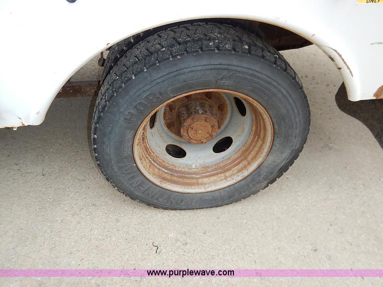 image for item I5242 2002 Ford F550 Super Duty XL bucket truck