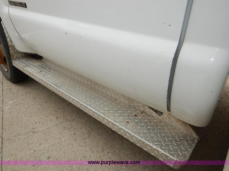 image for item I5242 2002 Ford F550 Super Duty XL bucket truck