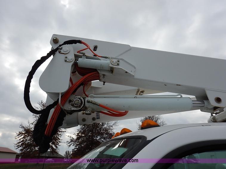 image for item I5242 2002 Ford F550 Super Duty XL bucket truck