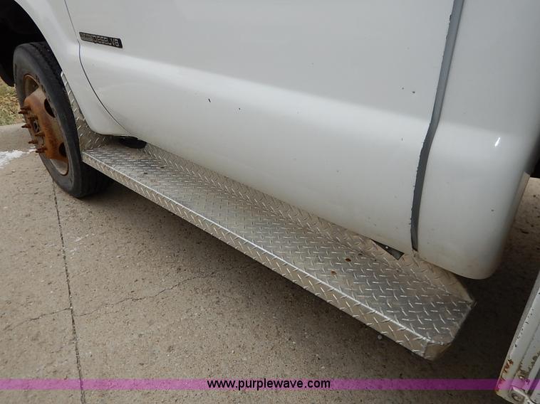 image for item I5242 2002 Ford F550 Super Duty XL bucket truck